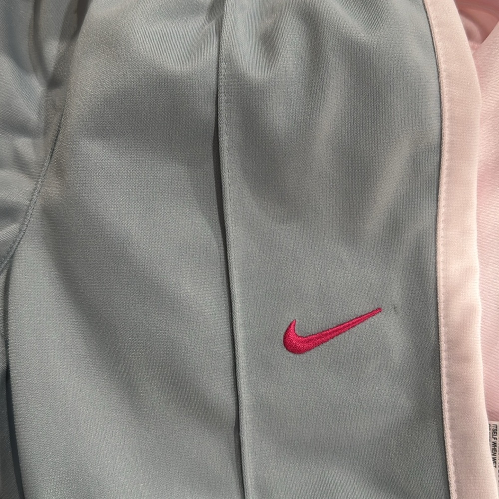 Nike Kids Matching Set in Pink and Gray - Picture 6 of 7